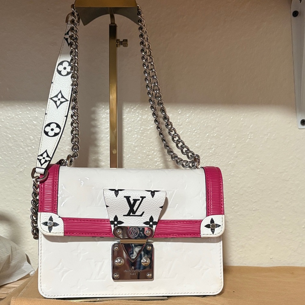 Louis Vuitton Wynwood White and Pink crossbody Bag